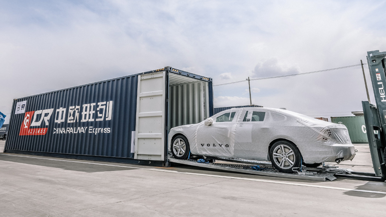 Με ποιον τρόπο ταξιδεύουν τα Volvo S90 από την Κίνα στην Ελλάδα…